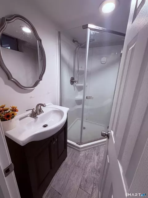 Bath - 6 Paradise Ave, Hamden, CT 06514 photo 1 of 1