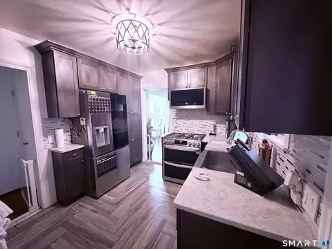 Kitchen - 6 Paradise Ave, Hamden, CT 06514 photo 1 of 2