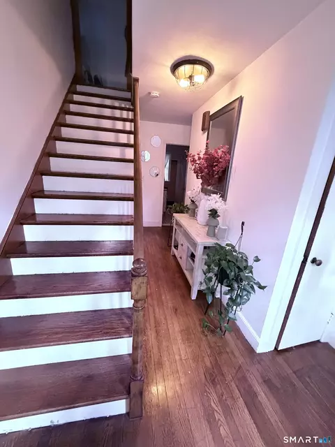 Entry Way - 6 Paradise Ave, Hamden, CT 06514 photo 1 of 1