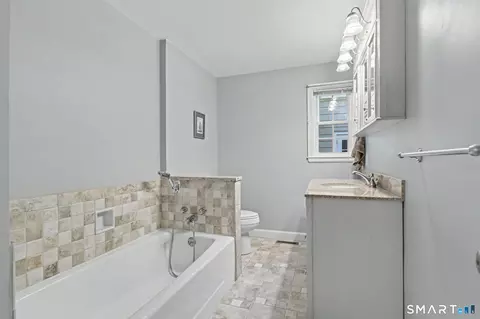 Bath - 195 Webb Cir, Monroe, CT 06468 photo 2 of 3