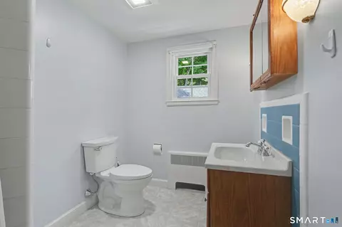 Bath - 195 Webb Cir, Monroe, CT 06468 photo 3 of 3