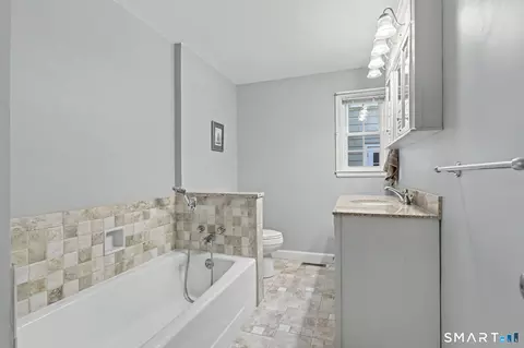 Bath - 195 Webb Cir, Monroe, CT 06468 photo 2 of 3