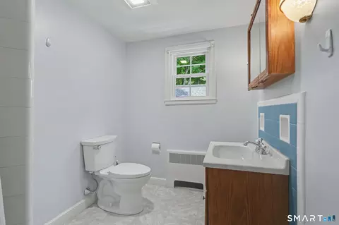 Bath - 195 Webb Cir, Monroe, CT 06468 photo 3 of 3