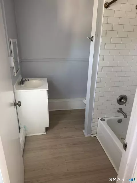 Bath - 16 Fourth St, Waterbury, CT 06708 photo 1 of 1