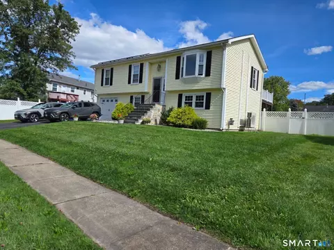 125 Chipper Dr, East Hartford, CT 06108