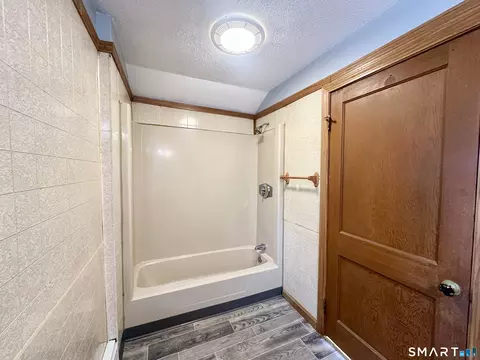 Bath - 1 Edith St, Windsor Locks, CT 06096 photo 2 of 2
