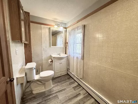 Bath - 1 Edith St, Windsor Locks, CT 06096 photo 1 of 2