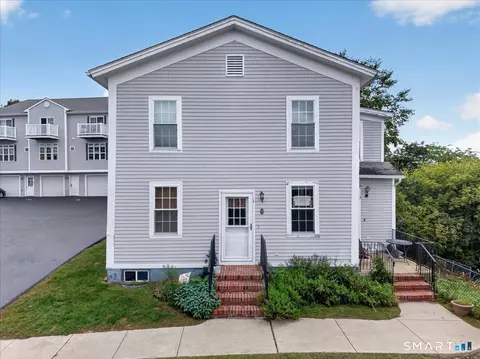 1 Harbor View Ln #1, Norwich, CT 06360