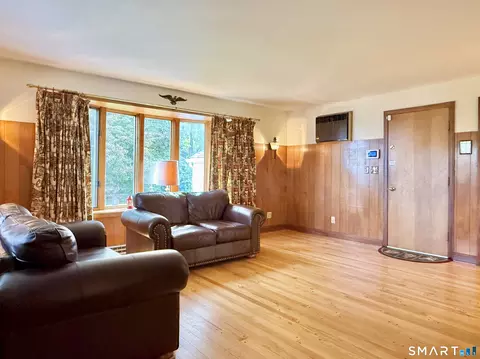 Living - 16 Aron Ave, Waterbury, CT 06708 photo 6 of 8