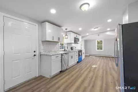 Entry Way - 6 Lee Ave, Norwich, CT 06360 photo 5 of 8