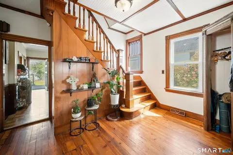 Entry Way - 12 Hull St, Ansonia, CT 06401 photo 1 of 1