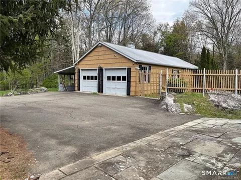 Exterior - 231 Rivergate Dr, Wilton, CT 06897 photo 2 of 3