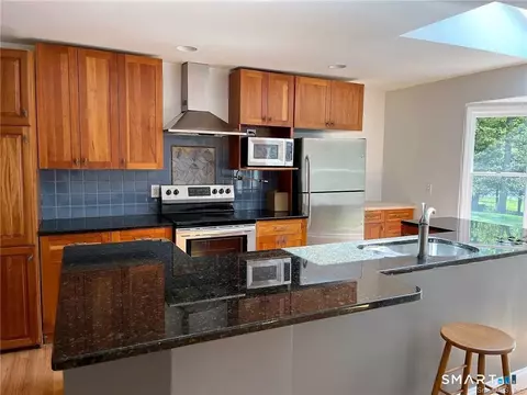 Kitchen - 231 Rivergate Dr, Wilton, CT 06897 photo 3 of 3