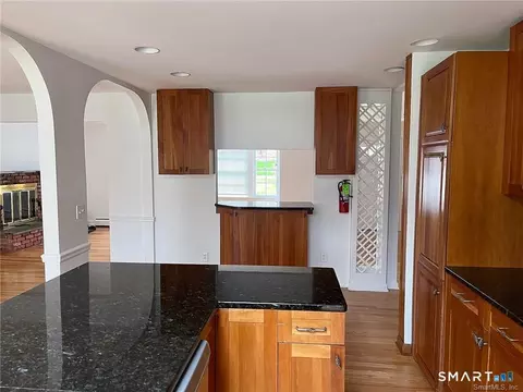 Kitchen - 231 Rivergate Dr, Wilton, CT 06897 photo 2 of 3
