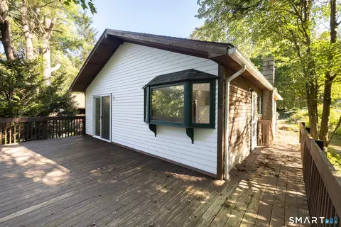 31 Chetelat Dr, Ashford, CT 06278