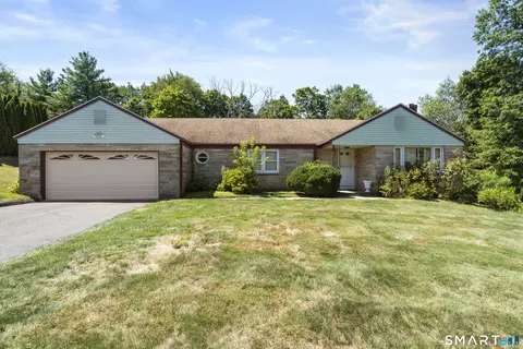 429 Mountain Rd, West Hartford, CT 06107