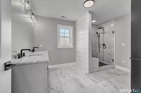 Bath - 1427 Monroe Tpke, Monroe, CT 06468 photo 1 of 6