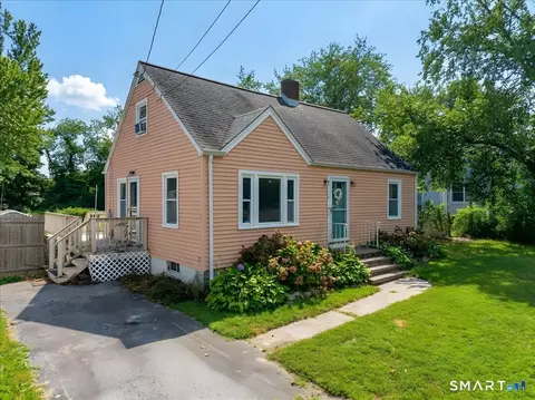16 Roseleah Dr, Waterford, CT 06385