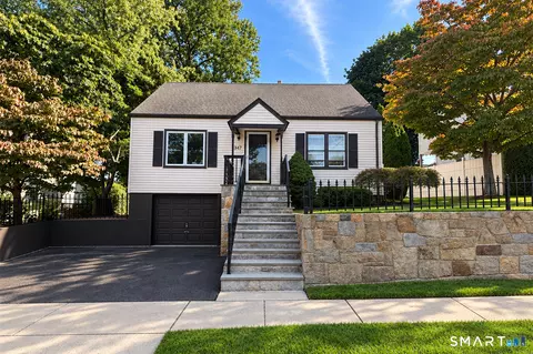 347 Goldenrod Ave, Bridgeport, CT 06606