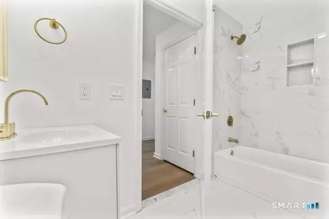 Bath - 468 Main St #315, Niantic, CT 06357 photo 3 of 3