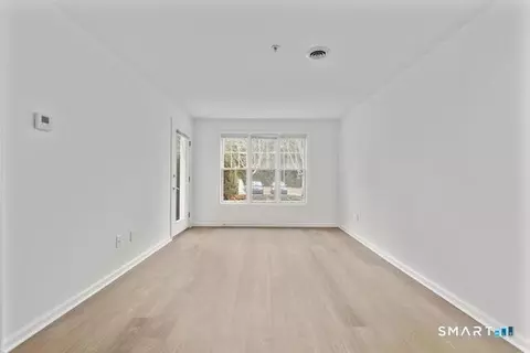 Living - 468 Main St #315, Niantic, CT 06357 photo 2 of 4