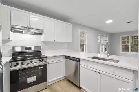 Kitchen - 468 Main St #204, Niantic, CT 06357 photo 2 of 2
