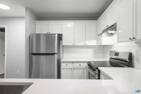 Kitchen - 468 Main St #319, Niantic, CT 06357 photo 2 of 4
