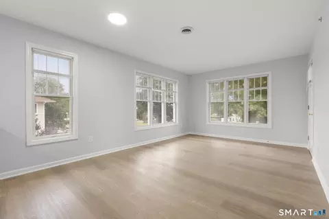Living - 468 Main St #319, Niantic, CT 06357 photo 2 of 4