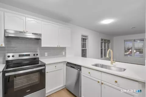 Kitchen - 468 Main St #114, Niantic, CT 06357 photo 1 of 3