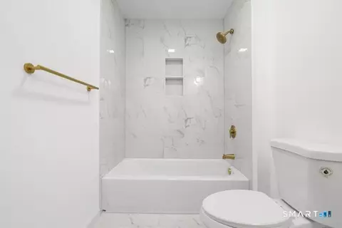 Bath - 468 Main St #114, Niantic, CT 06357 photo 3 of 4