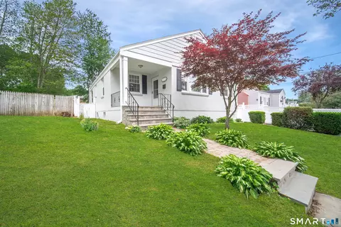 43 Breyer Ave, Bridgeport, CT 06606