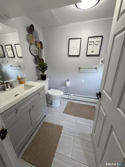 Bath - 204 Willowcrest Dr, Windsor, CT 06095 photo 1 of 3