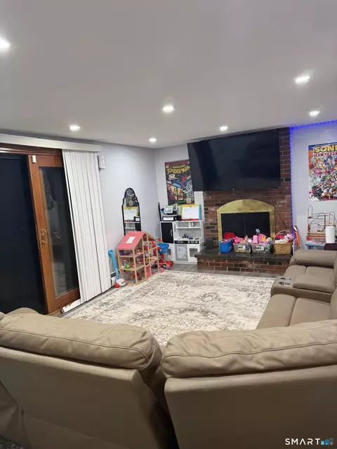Living - 204 Willowcrest Dr, Windsor, CT 06095 photo 2 of 2