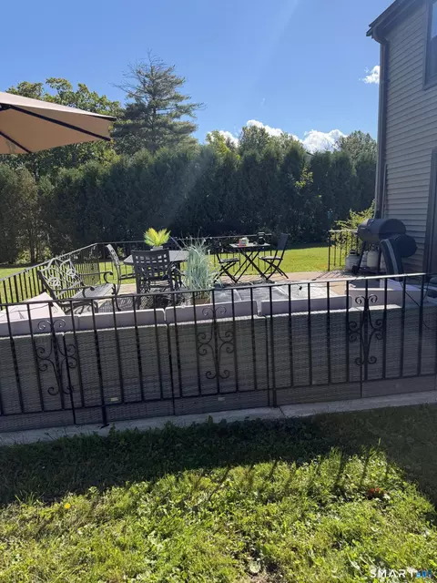 Exterior - 204 Willowcrest Dr, Windsor, CT 06095 photo 3 of 4