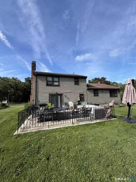 Exterior - 204 Willowcrest Dr, Windsor, CT 06095 photo 4 of 4
