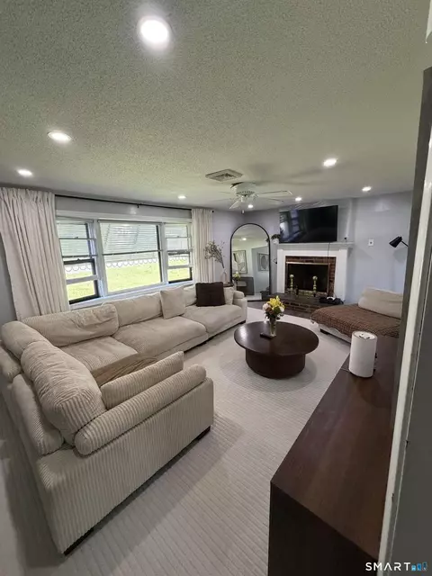 Living - 204 Willowcrest Dr, Windsor, CT 06095 photo 1 of 2