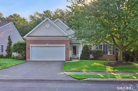 155 Country Club Dr #155, Oxford, CT 06478