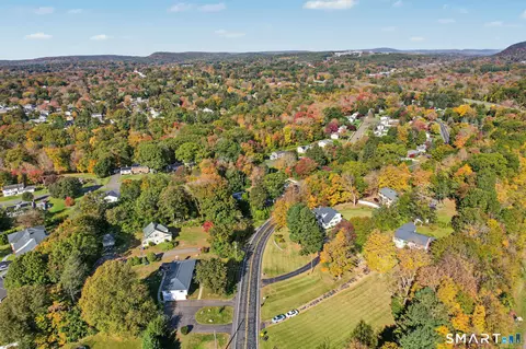 View/Area - 2 Davis Rd, North Haven, CT 06473 photo 4 of 4