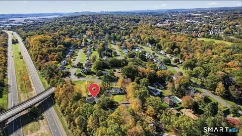 View/Area - 2 Davis Rd, North Haven, CT 06473 photo 3 of 4