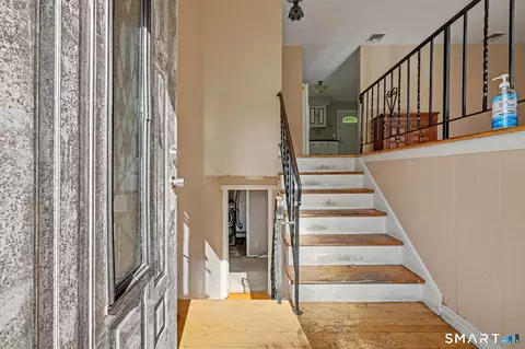 Entry Way - 2 Davis Rd, North Haven, CT 06473 photo 1 of 2