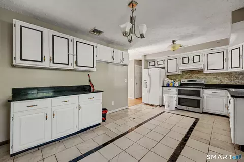 Kitchen - 2 Davis Rd, North Haven, CT 06473 photo 2 of 3