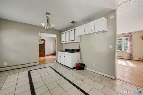 Entry Way - 2 Davis Rd, North Haven, CT 06473 photo 2 of 2