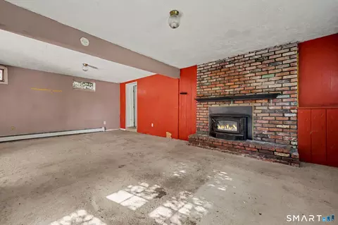 Living - 2 Davis Rd, North Haven, CT 06473 photo 10 of 11