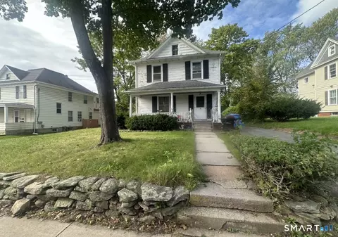 26 Holl St, Manchester, CT 06040