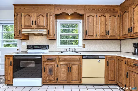 Kitchen - 4 Osborn Ln, Monroe, CT 06468 photo 4 of 7
