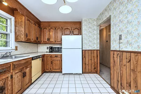 Kitchen - 4 Osborn Ln, Monroe, CT 06468 photo 3 of 7