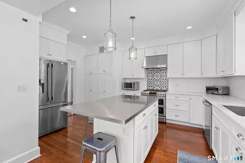 Kitchen - 207 Redding Rd, Redding, CT 06896 photo 4 of 4