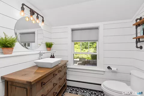 Bath - 207 Redding Rd, Redding, CT 06896 photo 1 of 5