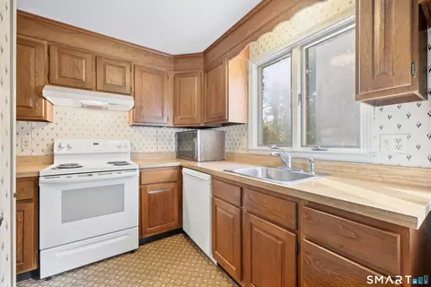 Kitchen - 157 Brighton Cir, Windsor, CT 06095 photo 1 of 3