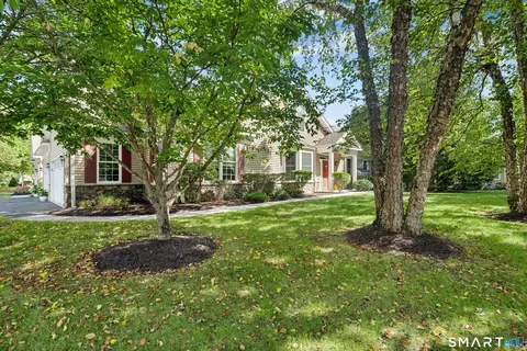 Exterior - 17 Watkins Dr #17, Sandy Hook, CT 06482 photo 4 of 4
